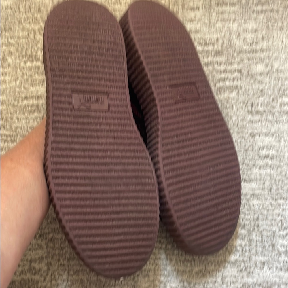 Luxurious Men's Puma Velvet Sneakers in Rich Burgundy - Picture 4 of 7